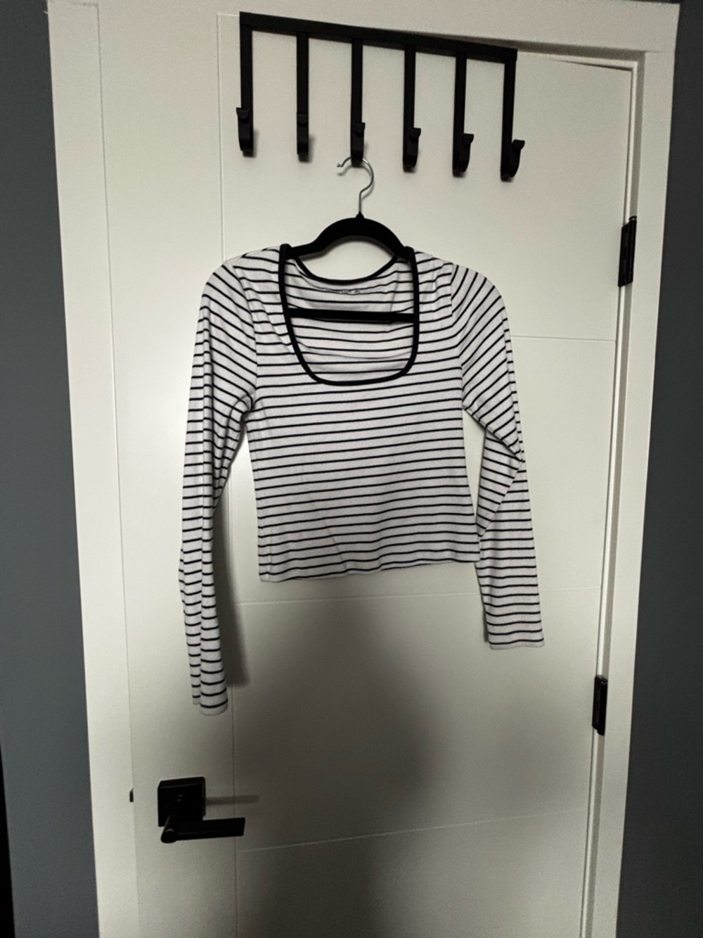 Abercrombie & Fitch Black and White Striped Scoop Neck Long-Sleeve Crop Top